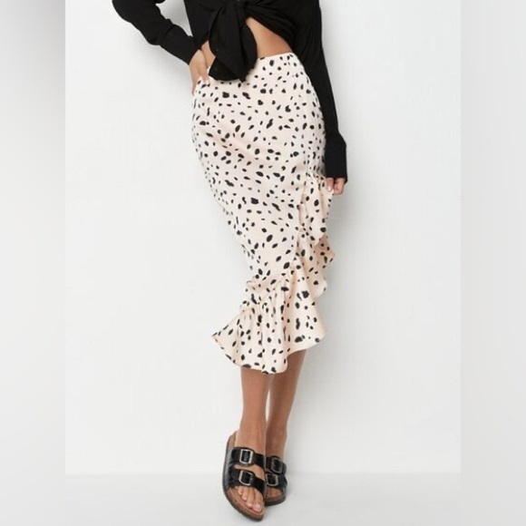 Missguided Dresses & Skirts - NWT Missguided Asymmetrical Cream and Black Animal Print Skirt Size 10